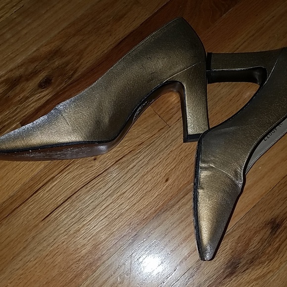 Gold shimmer Stuart Weitzman for Browns pumps - Picture 2 of 2